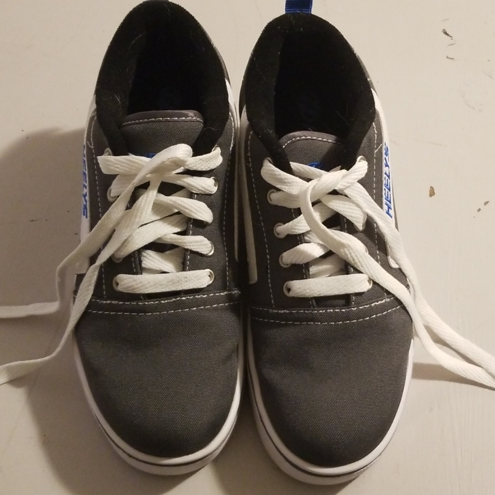 Kids boys size 7 Heelys sneakers